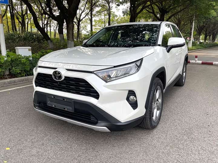 RAV4 Rongfang 2020 2.0L CVT two-wheel drive fashion version