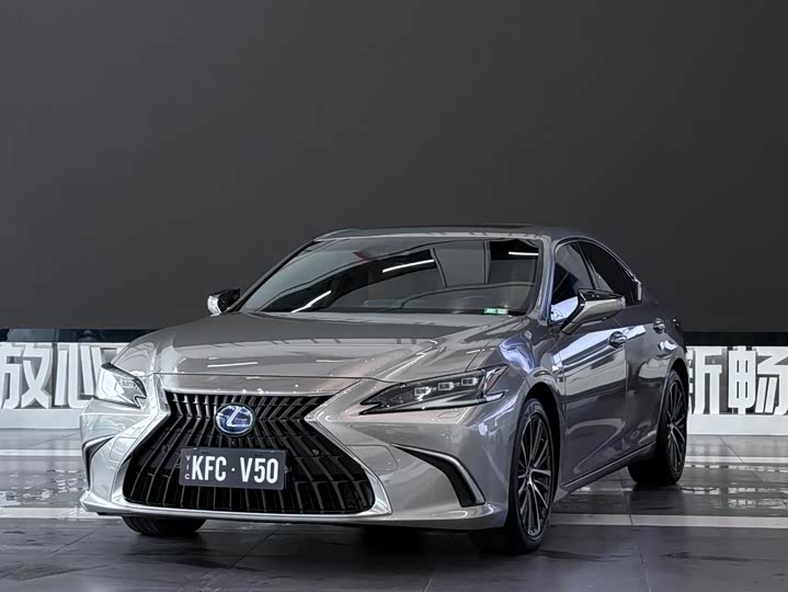 Lexus ES 2021 300h Exclusive Edition