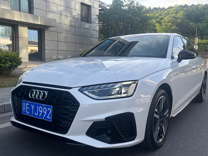 Audi A4L 2022 40 TFSI luxury and elegant model