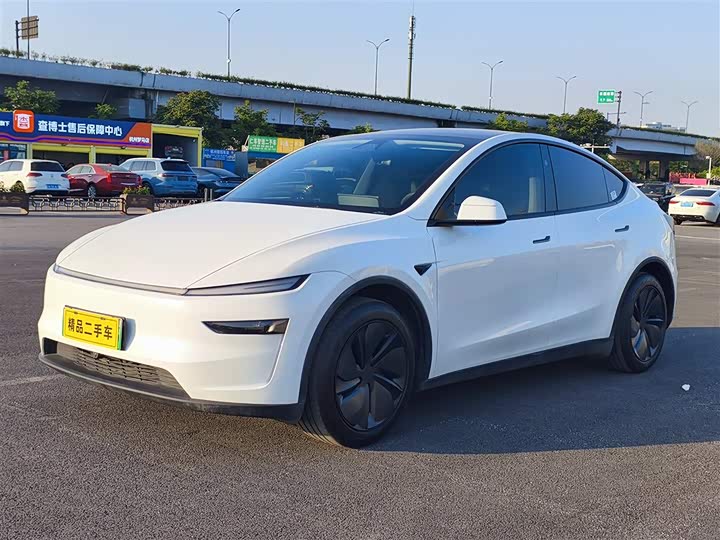 Model Y 2025 rear-wheel drive version