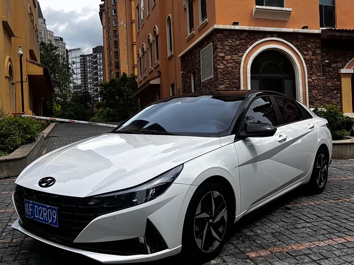 Elantra 2022 1.5L CVT LUX Premium Edition