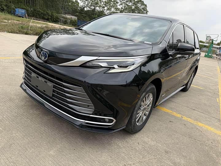 SIENNA 2023 2.5L Hybrid Deluxe Edition
