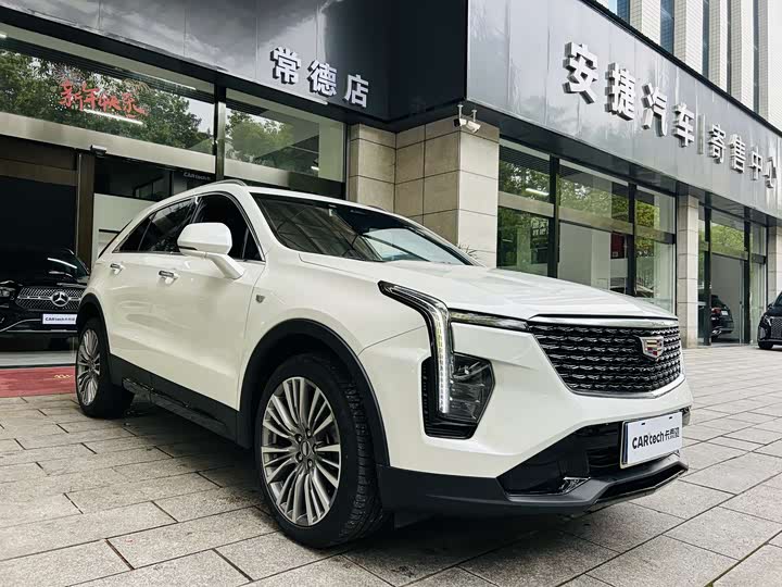 2024 Cadillac XT4 28T FWD Premium Luxury
