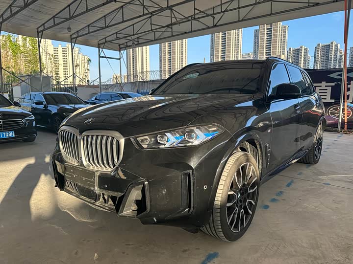 BMWX5 2024 Model xDrive 40Li PremiumModel Black Flame Limited Edition