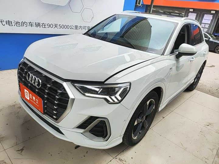 Audi Q3 2022 35 TFSI Fashionable and Dynamic