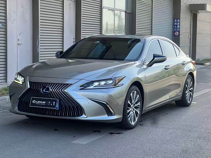 LexusES 2020 Model 300h Premium Edition