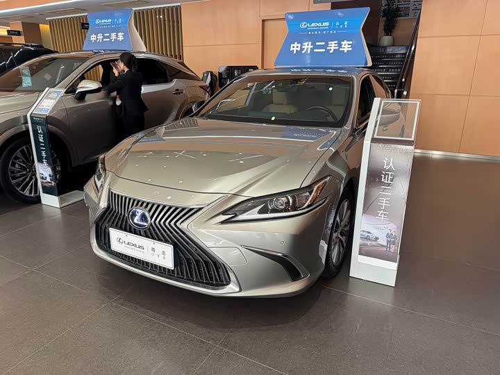 Lexus ES 2020 300h Excellence Edition