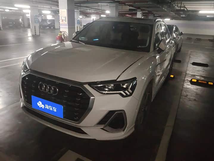 Audi Q3 2022 40 TFSI Fashionable and Dynamic