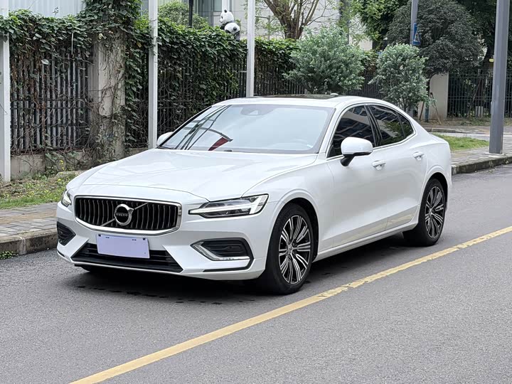 Volvo S60 2022 B4 Zhiyuan Luxury Edition