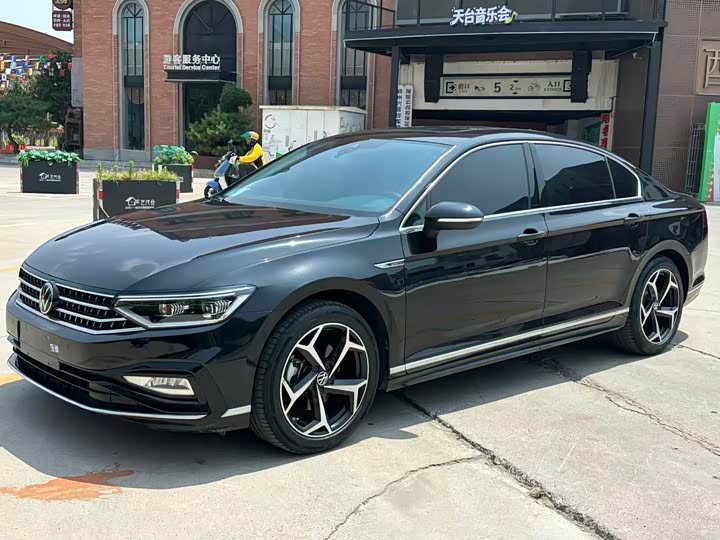 Magotan 2024 model 2 million public model 330TSI DSG luxury model