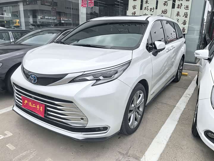 SIENNA 2023 2.5L Hybrid Platinum Edition