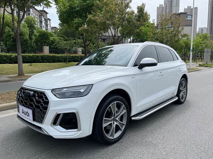 Audi Q5L 2022 45T luxury and dynamic model