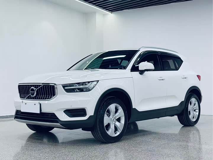 2022 Volvo XC40 2022 T4 four-wheel drive smart travel fashion version