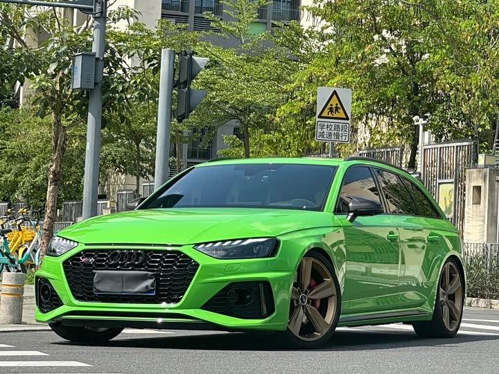 Audi RS 4 2023 RS4 Avant Dark Gold Edition