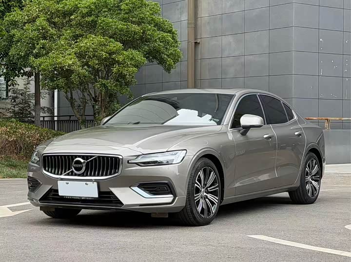 2022 Volvo S60 2022 B4 Zhiyuan Luxury Edition