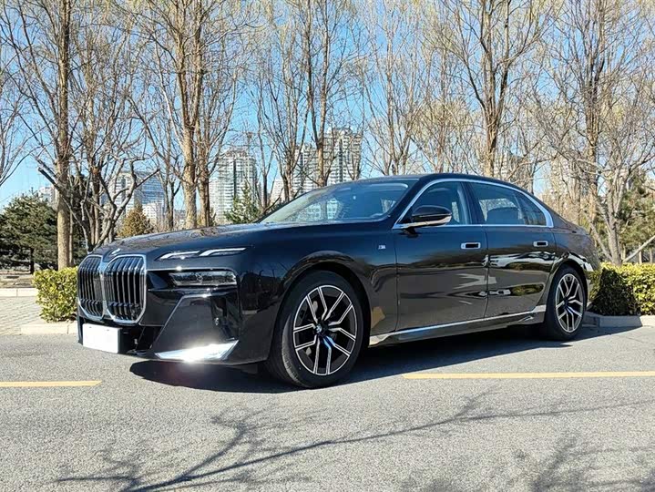 2025 BMW7 Series 2023 Model 735Li M Sports Package