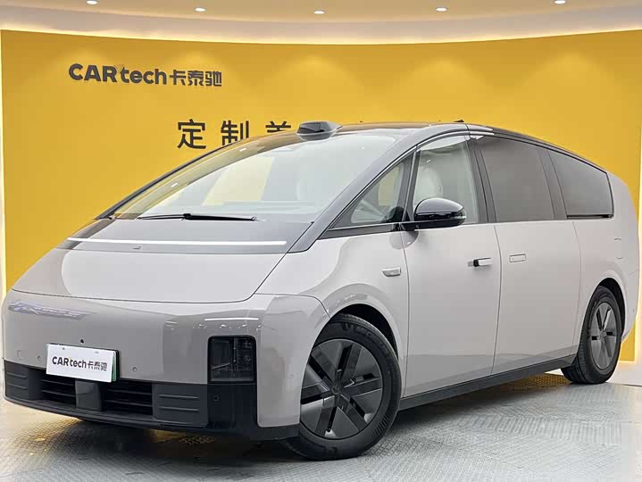 Haval M6 2023 PLUS 1.5T manual luxury smart connected model