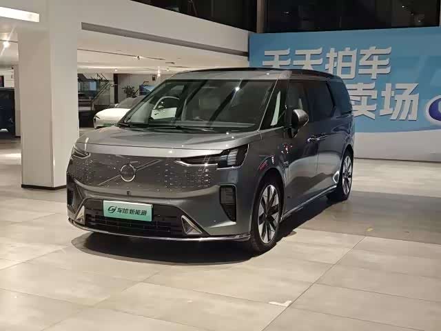 Volvo EM90 2025 Ultra six-seater