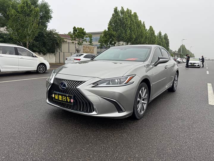 Lexus ES 2021 300h Excellence Edition