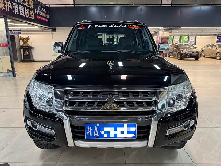 Pajero (imported) V97 2019 3.8L Middle East version