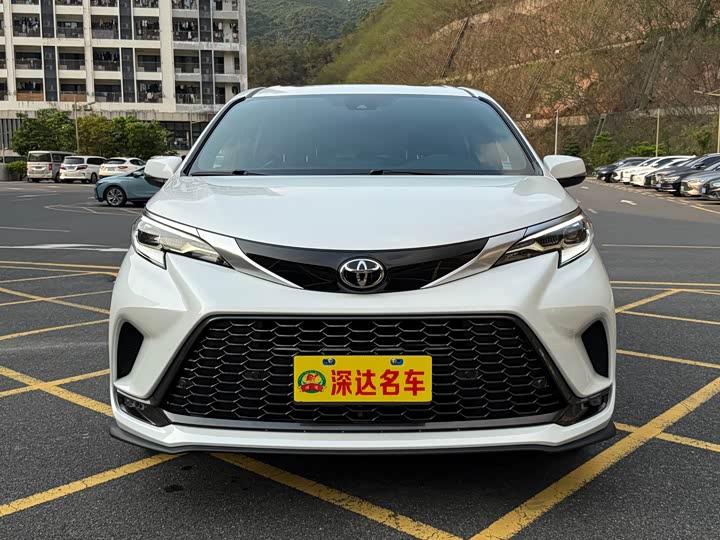 Grevia 2024 2.5L Hybrid Luxury Edition