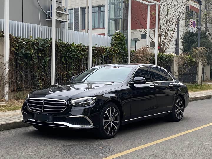 Mercedes-Benz E-Class New Energy 2022 Model Three E 350 e L plug-in hybrid sedan
