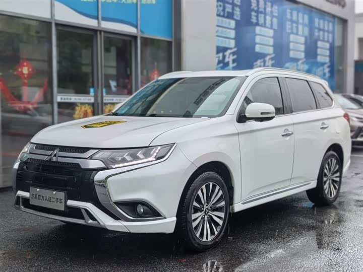 Outlander 2021 2.4L four-wheel drive exclusive version 7 seats