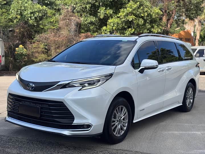 SIENNA 2023 2.5L Hybrid Comfort Edition