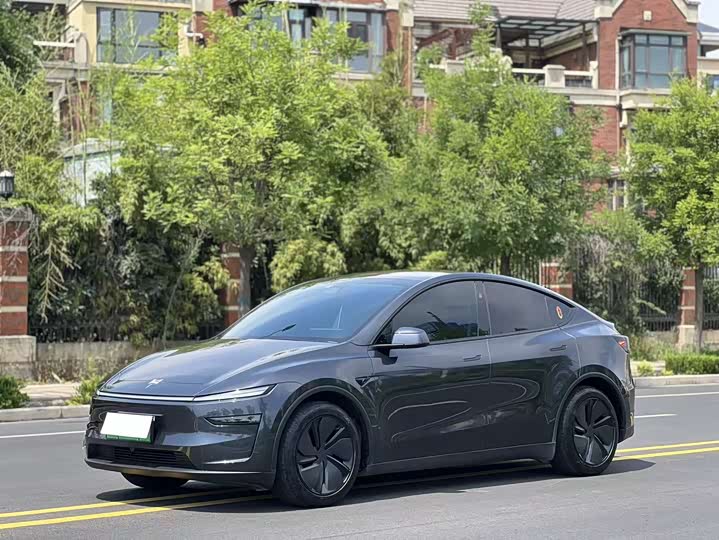 Model Y 2025 rear-wheel drive first edition