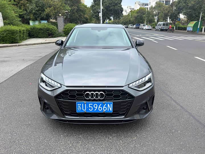 Audi A4L 2023 40 TFSI Luxury Dynamic