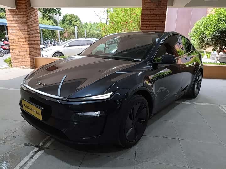 Model Y 2025 rear-wheel drive first edition