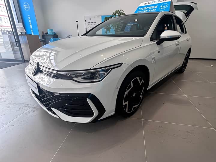 Golf 2025 300TSI R-Line