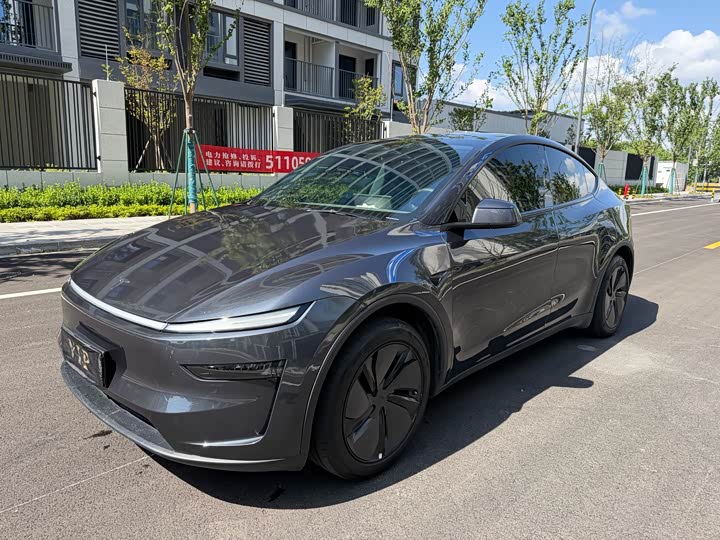 Model Y 2025 rear-wheel drive version