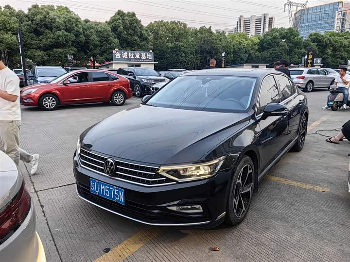 Magotan 2023 2 Million Edition 330TSI DSG Luxury