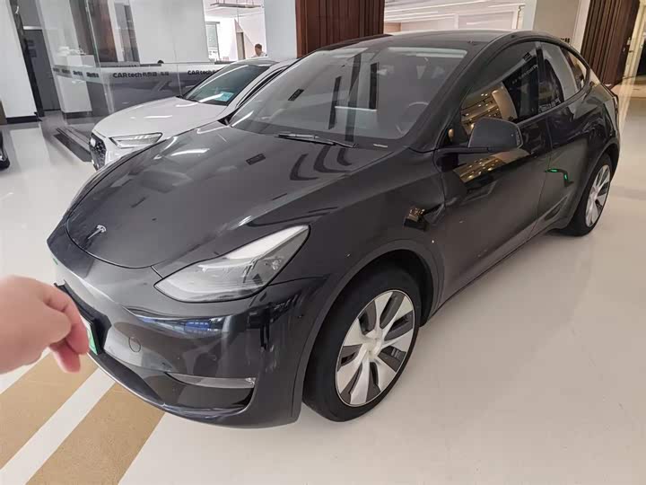 Model Y 2022 long-range all-wheel drive version