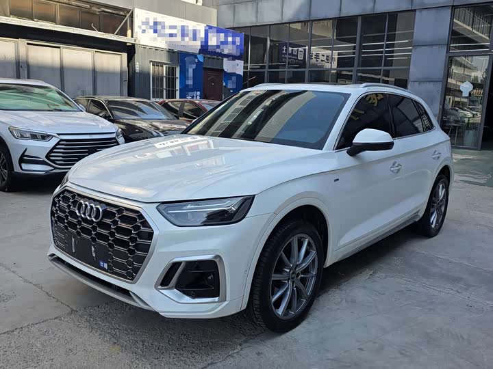 Audi Q5L 2022 40T luxury and dynamic model