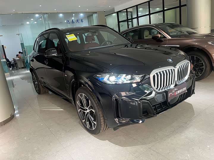BMW X5 2026 xDrive 40Li M Sports Night Package