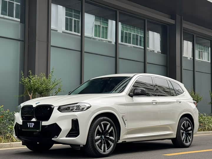 BMW iX3 2023 leading model