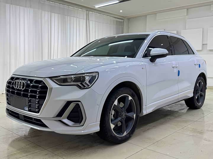 Audi Q3 2022 35 TFSI Fashionable and Dynamic