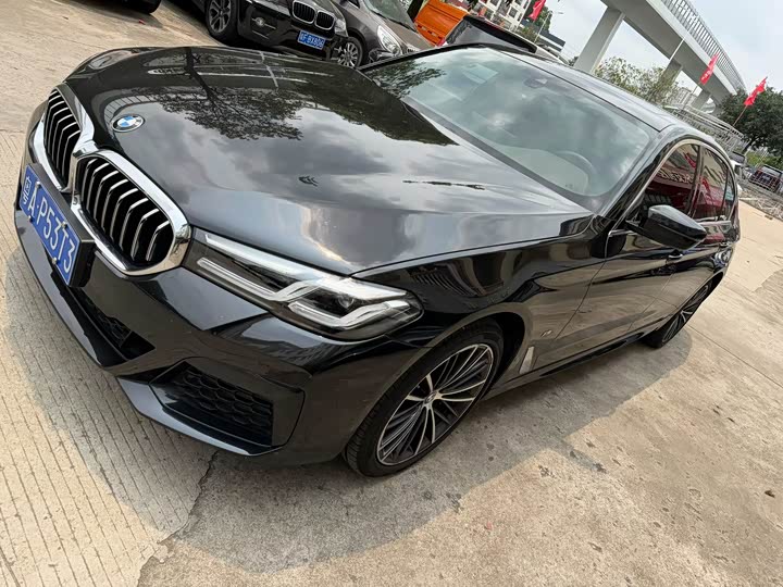 BMW 5 Series 2021 facelift 530Li leading M sports package