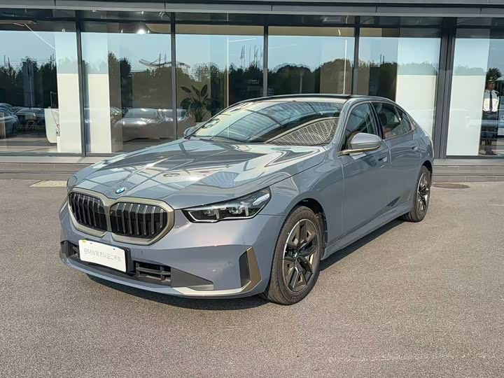 BMW 5 Series 2025 530Li Leading Luxury Package