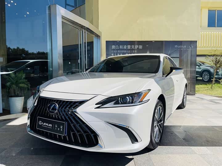 Lexus ES 2022 300h Excellence Edition