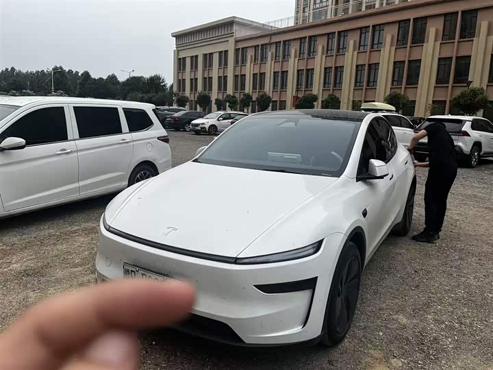 Model Y 2025 rear-wheel drive version