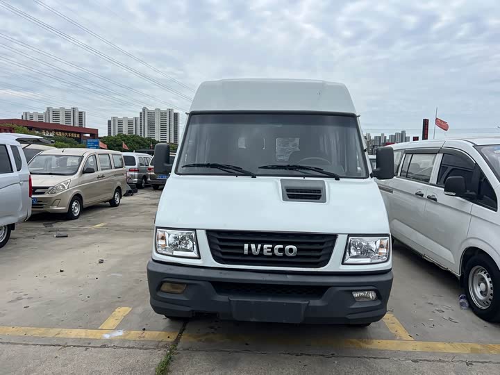 2022 Iveco Proud 2022 2.5T A37 M1 Bus 5-9 Seats Long Axis Mid-Roof Double Tire Side Sliding Doors