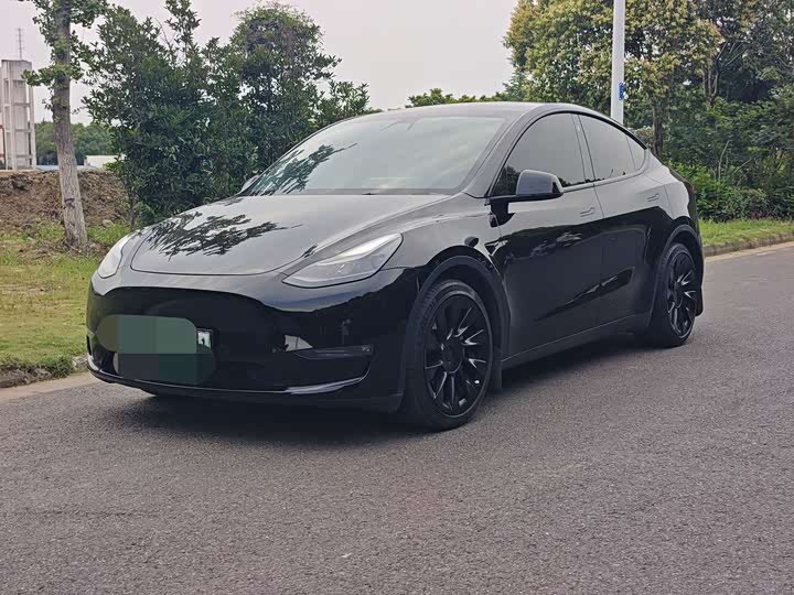 Model Y 2022 long-range all-wheel drive version