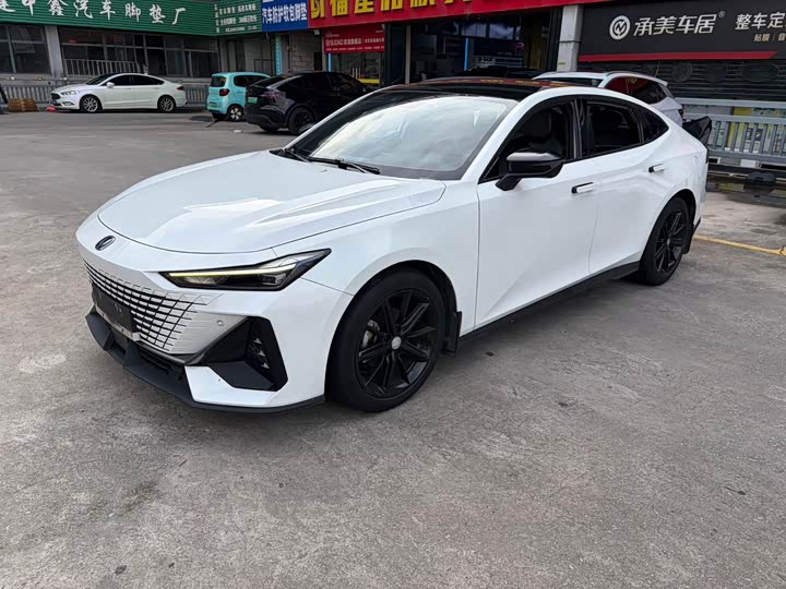 Changan UNI-V 2022 1.5T premium model