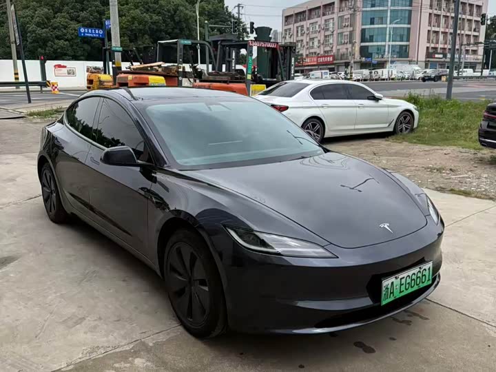 Model 3 2025 rear-wheel drive version
