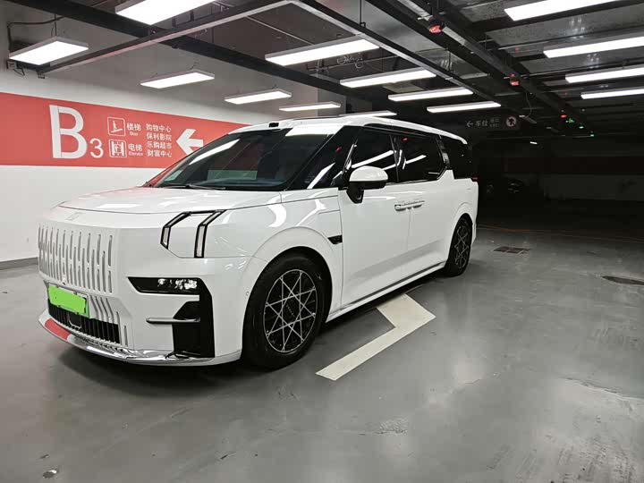 Zeekr 009 2024 6-Seater Executive AWD 108kWh