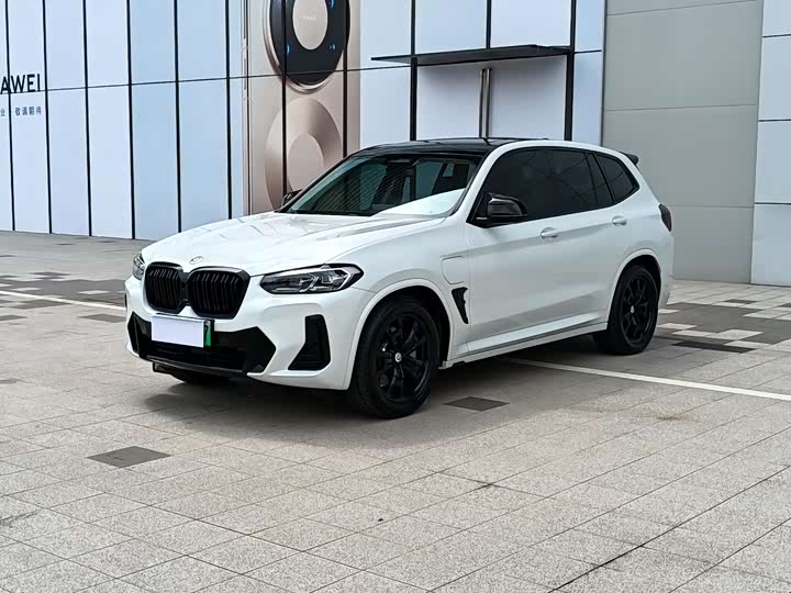 BMW iX3 2022 facelift leading model