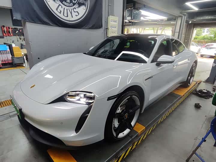 Taycan 2022 facelift Taycan